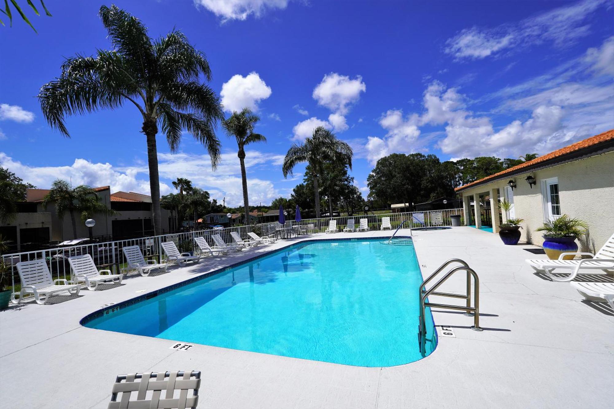 Florida Condos On Lake Tarpon パームハーバー エクステリア 写真