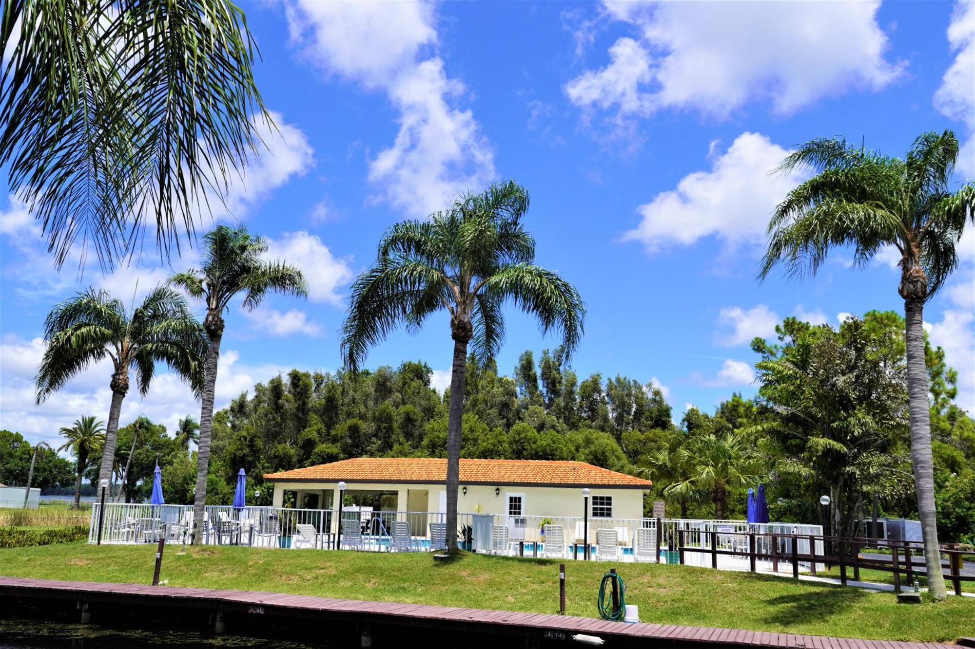 Florida Condos On Lake Tarpon パームハーバー エクステリア 写真